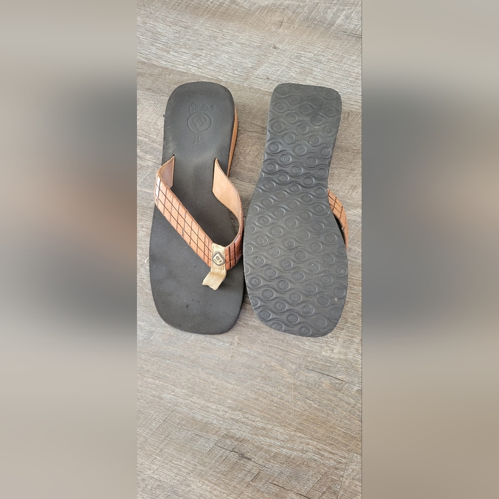 Vintage Reef Size 11 wood and rubber sandals